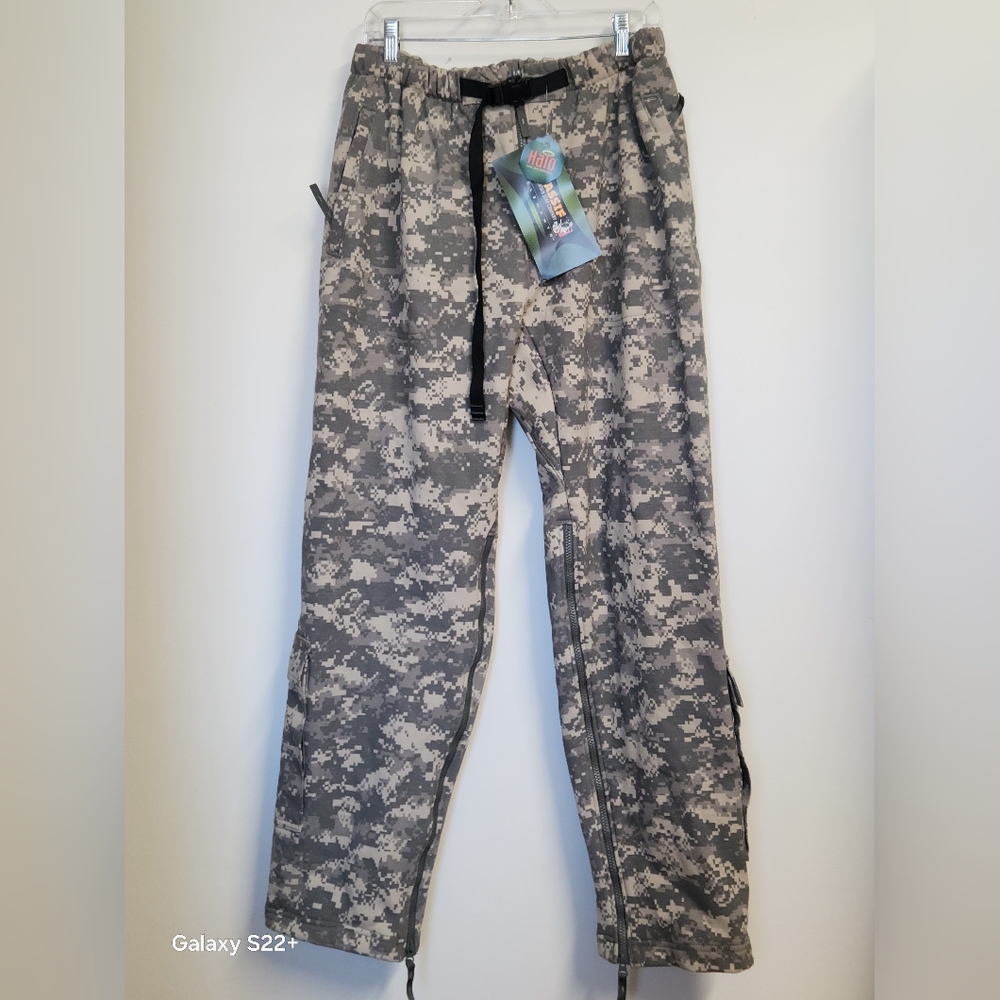 MASSIF Men's Camouflage Pants Size XL.   #D05